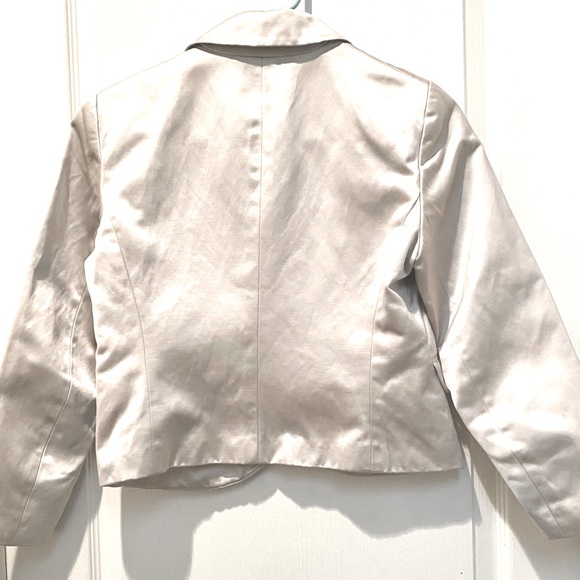 Theory Winter White Sateen Cropped One Button Blazer Skinny Lapel Front Pockets - Picture 4 of 4